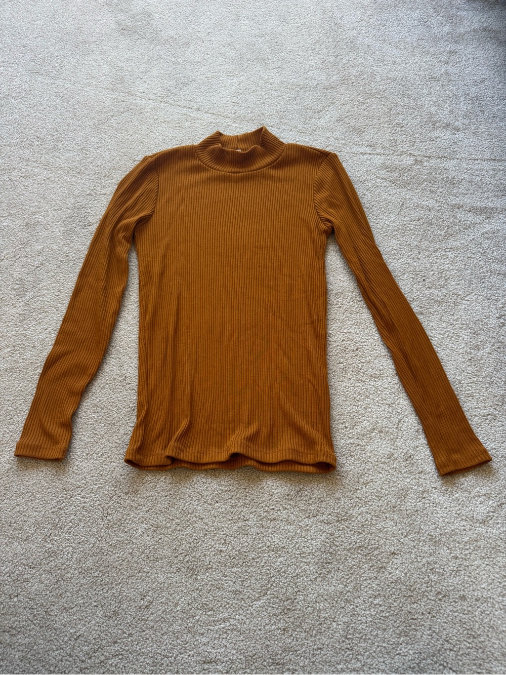 UNIQLO ribbed turtleneck long sleeve top